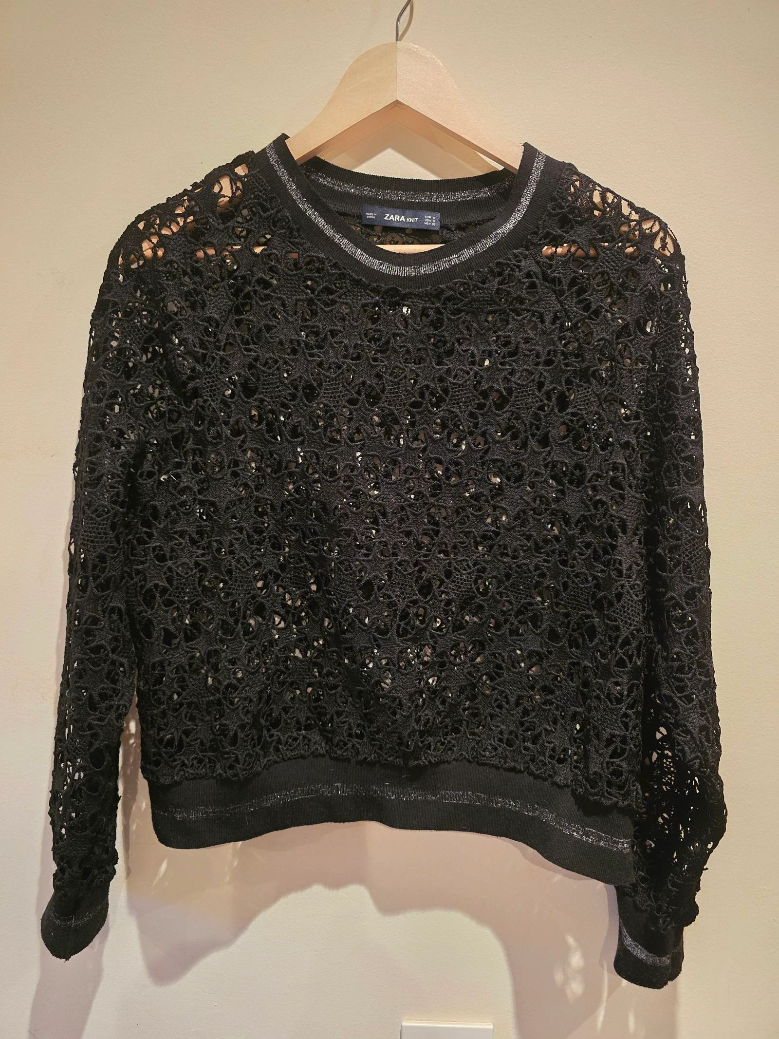 Jersey calado negro de Zara Knit - Talla S - Con detalles metalizados (Excelente estado)